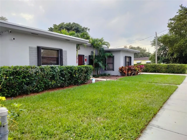 1044 NW 51st St, Miami FL 33127