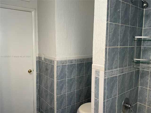 1044 NW 51st St, Miami FL 33127