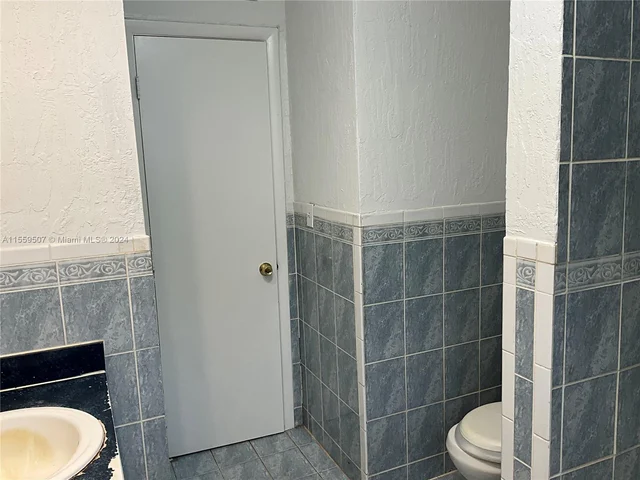 1044 NW 51st St, Miami FL 33127