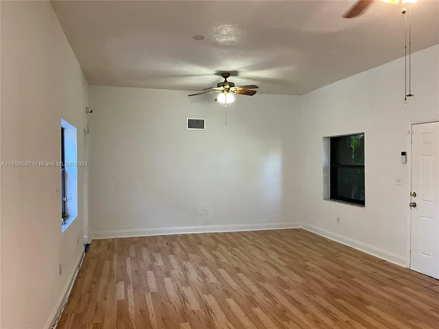 1044 NW 51st St, Miami FL 33127