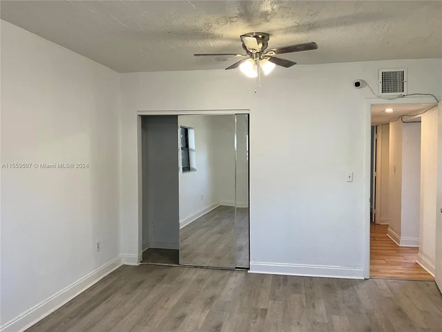 1044 NW 51st St, Miami FL 33127