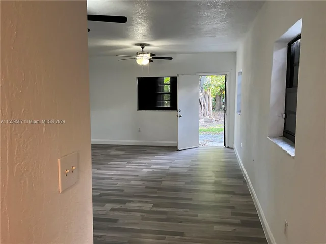 1044 NW 51st St, Miami FL 33127