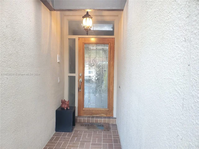 8350 Dundee Ter, Miami Lakes FL 33016