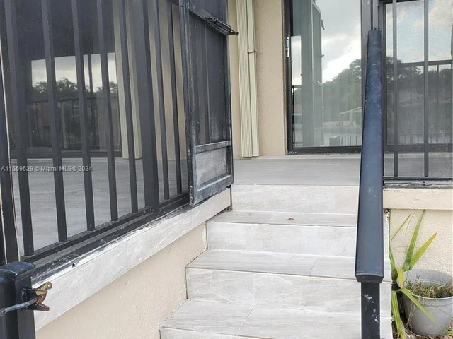 8350 Dundee Ter, Miami Lakes FL 33016