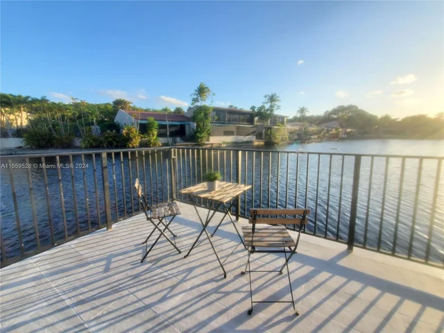 8350 Dundee Ter, Miami Lakes FL 33016