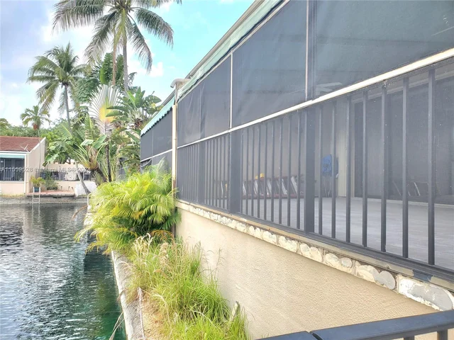 8350 Dundee Ter, Miami Lakes FL 33016