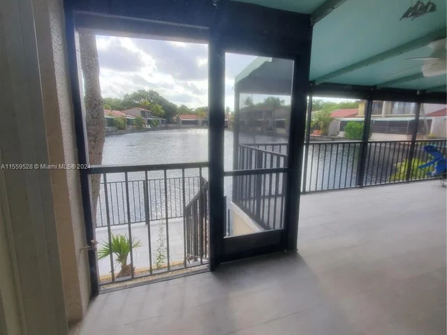 8350 Dundee Ter, Miami Lakes FL 33016