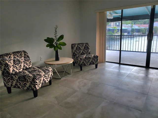 8350 Dundee Ter, Miami Lakes FL 33016