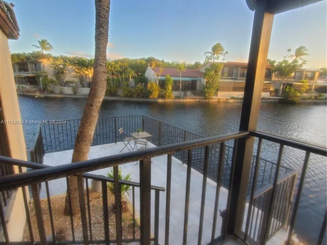 8350 Dundee Ter, Miami Lakes FL 33016