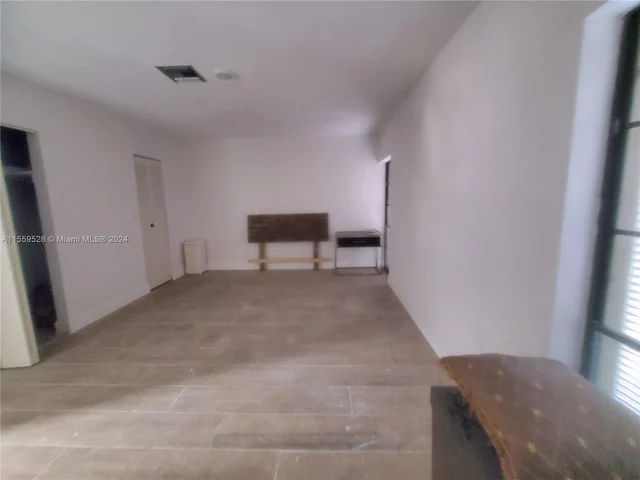 8350 Dundee Ter, Miami Lakes FL 33016