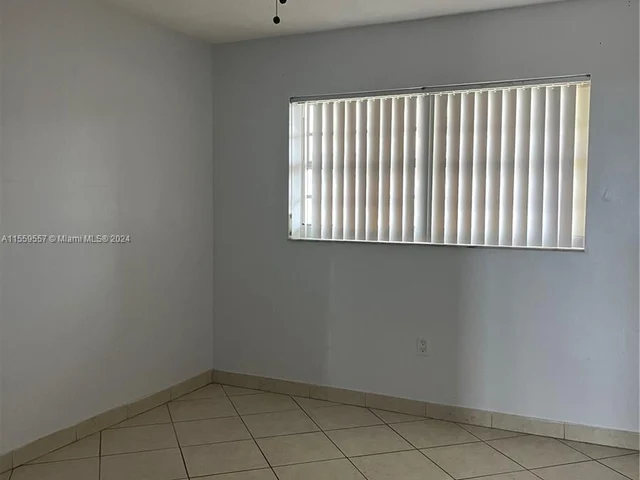 1750 NE 191st St # 4, Miami FL 33179