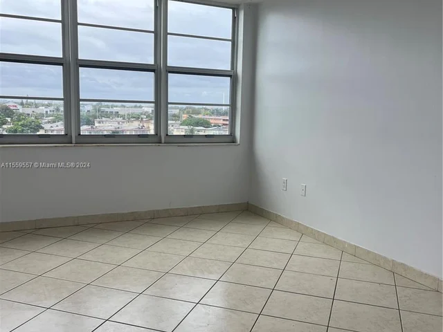 1750 NE 191st St # 4, Miami FL 33179