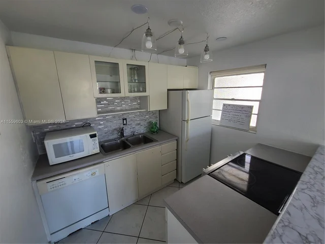 716 Michigan Ave # 501, Miami Beach FL 33139