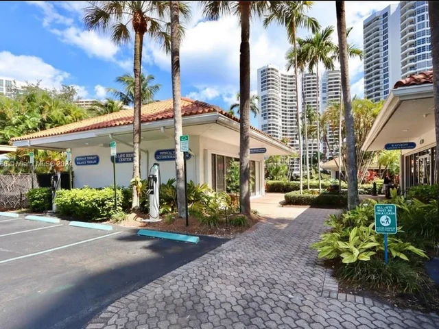 3600 Mystic Pointe Dr, Aventura FL 33180