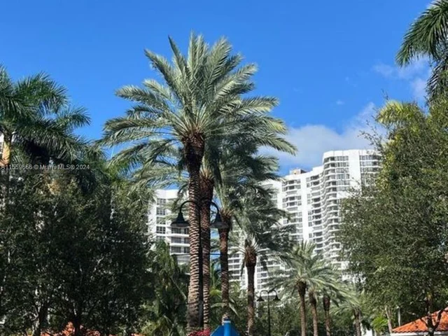 3600 Mystic Pointe Dr, Aventura FL 33180