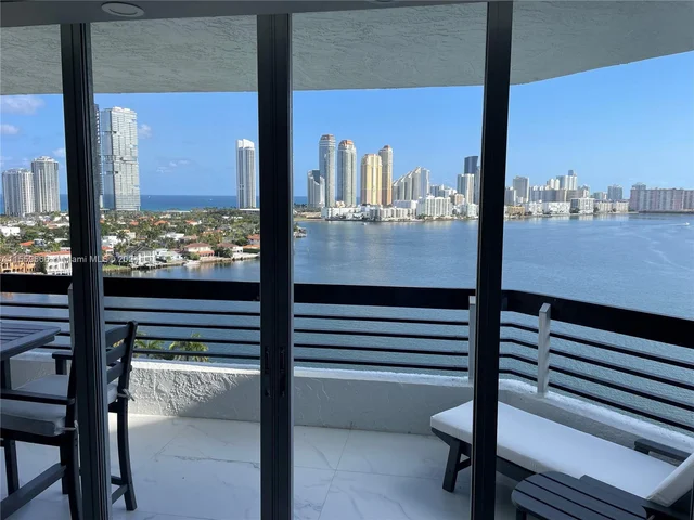 3600 Mystic Pointe Dr, Aventura FL 33180