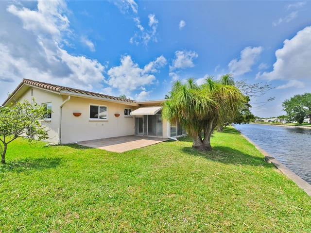 4301 NW 46th St, Tamarac FL 33319