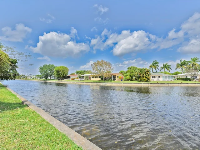 4301 NW 46th St, Tamarac FL 33319