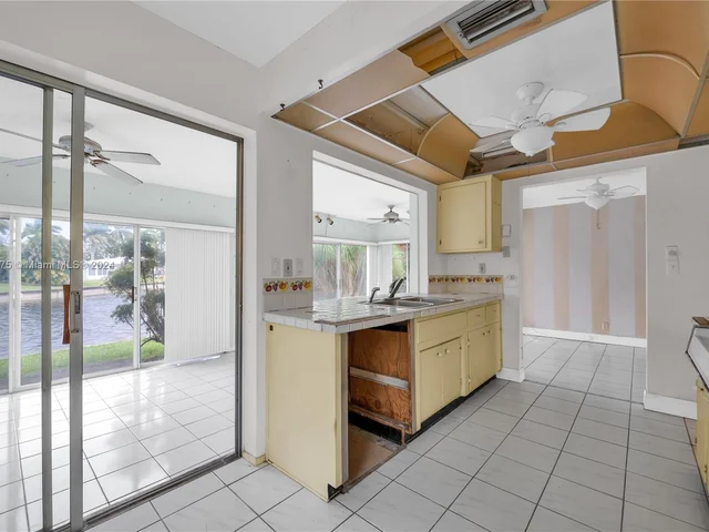 4301 NW 46th St, Tamarac FL 33319