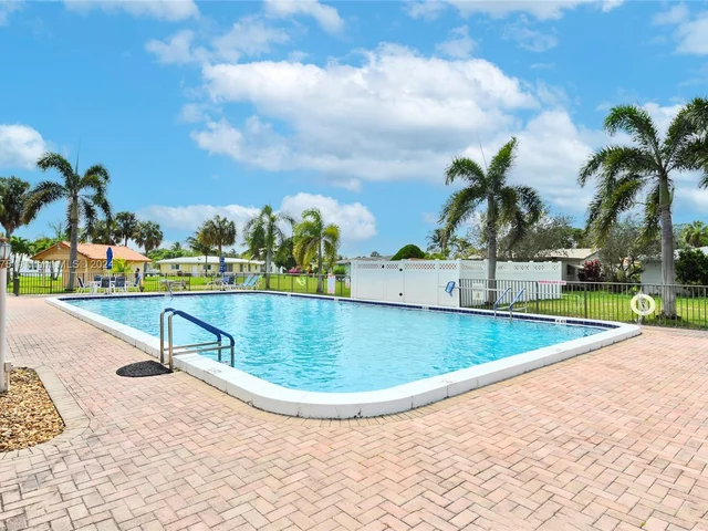 4301 NW 46th St, Tamarac FL 33319