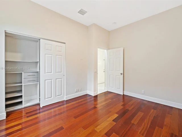 2012 E Harbor View Cir # 2012, Weston FL 33327