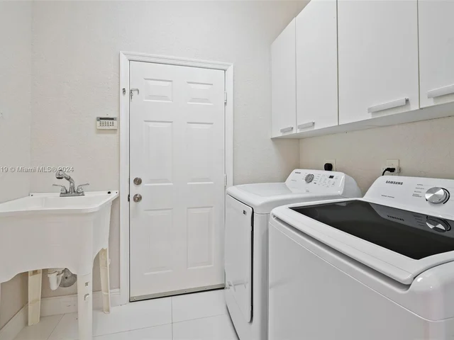 2012 E Harbor View Cir # 2012, Weston FL 33327