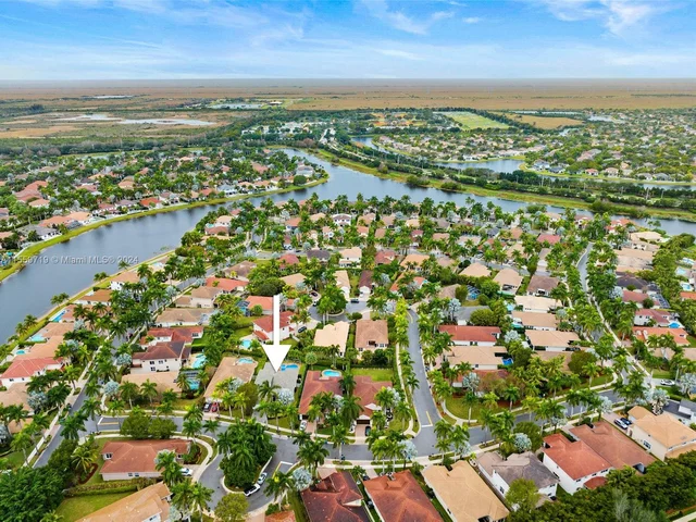 2012 E Harbor View Cir # 2012, Weston FL 33327