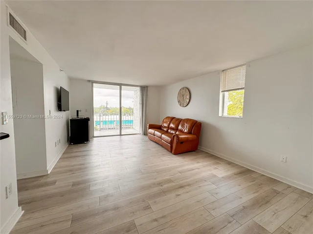 650 NE 64th St # G509, Miami FL 33138