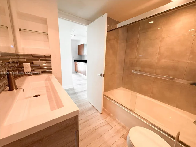 650 NE 64th St # G509, Miami FL 33138