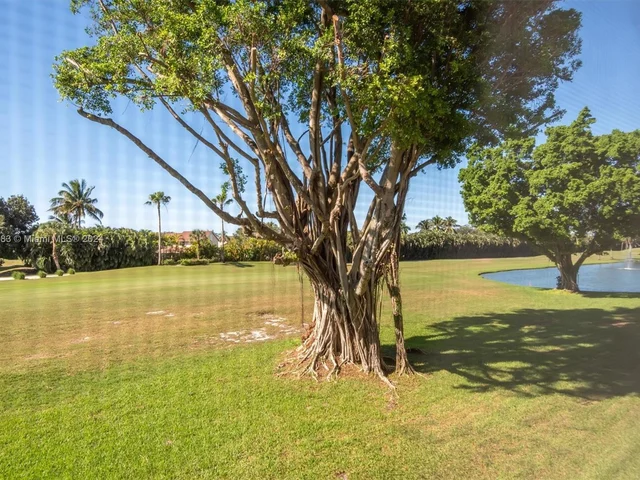 9811 N Hollybrook Lake Dr # 208, Pembroke Pines FL 33025