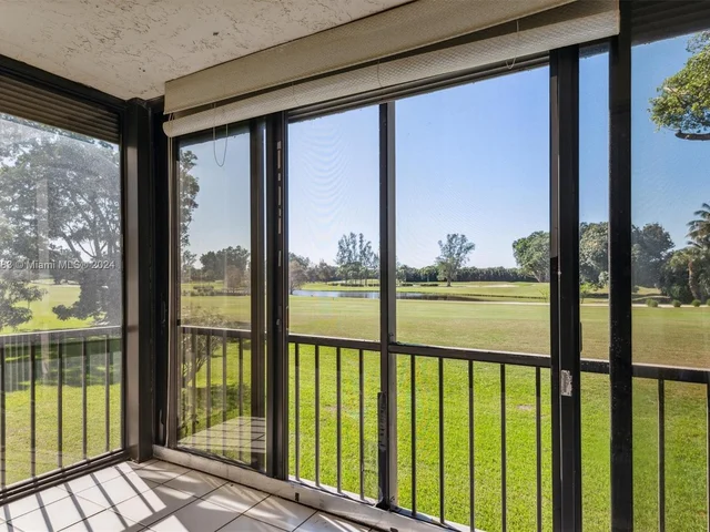 9811 N Hollybrook Lake Dr # 208, Pembroke Pines FL 33025