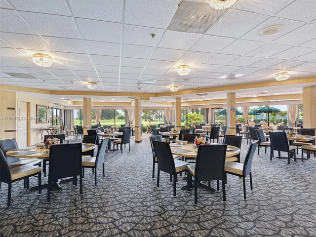 9811 N Hollybrook Lake Dr # 208, Pembroke Pines FL 33025