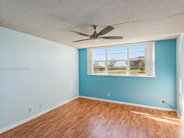 9811 N Hollybrook Lake Dr # 208, Pembroke Pines FL 33025