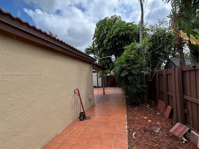 8910 SW 4th Ln, Miami FL 33174