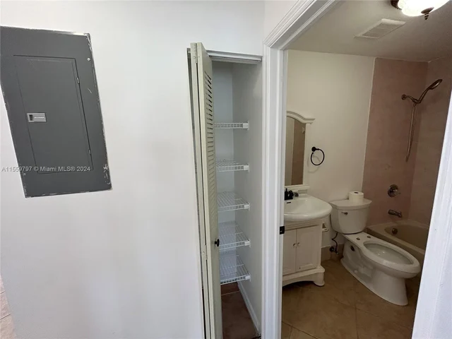 8910 SW 4th Ln, Miami FL 33174