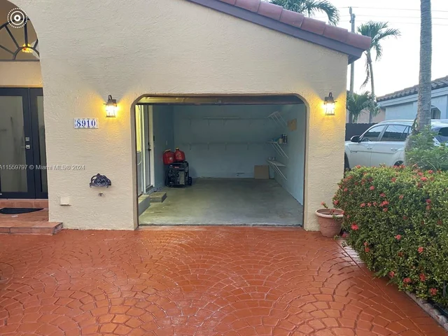 8910 SW 4th Ln, Miami FL 33174