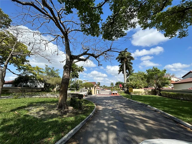 8910 SW 4th Ln, Miami FL 33174