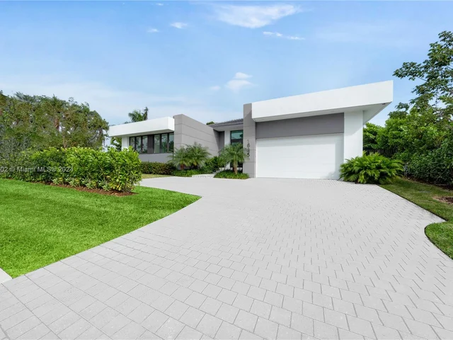 1635 Diplomat Pkwy, Hollywood FL 33019