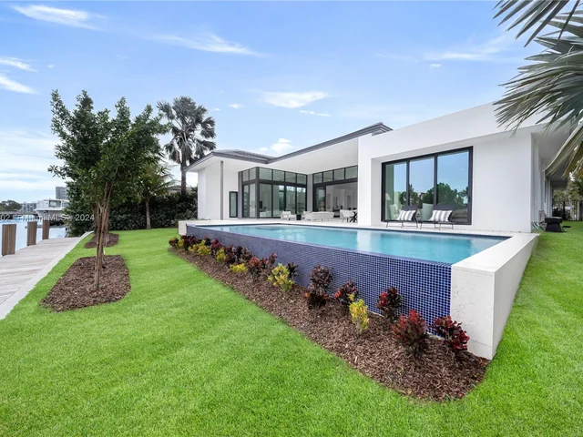 1635 Diplomat Pkwy, Hollywood FL 33019