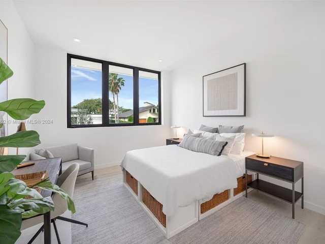 1635 Diplomat Pkwy, Hollywood FL 33019