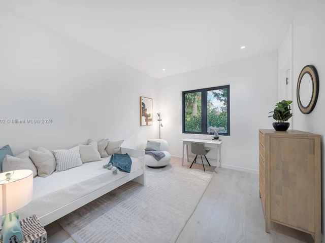 1635 Diplomat Pkwy, Hollywood FL 33019