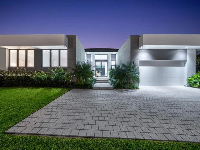 1635 Diplomat Pkwy, Hollywood FL 33019