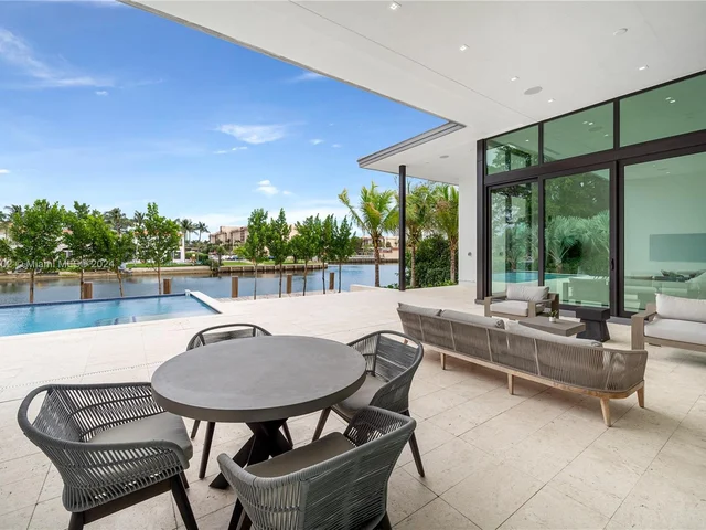 1635 Diplomat Pkwy, Hollywood FL 33019