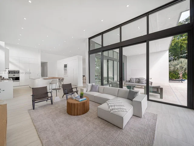 1635 Diplomat Pkwy, Hollywood FL 33019