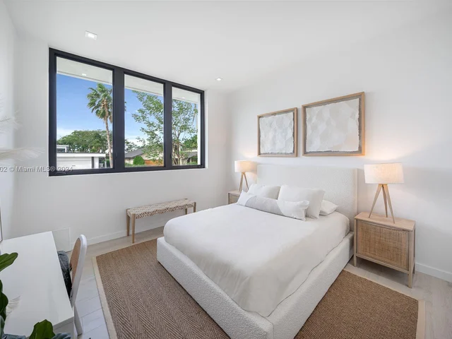 1635 Diplomat Pkwy, Hollywood FL 33019