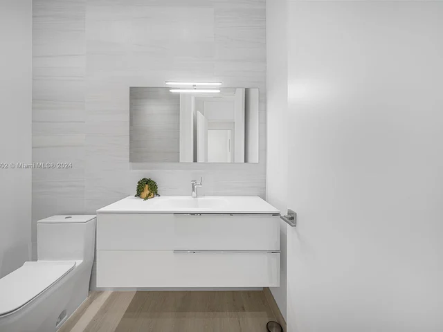 1635 Diplomat Pkwy, Hollywood FL 33019