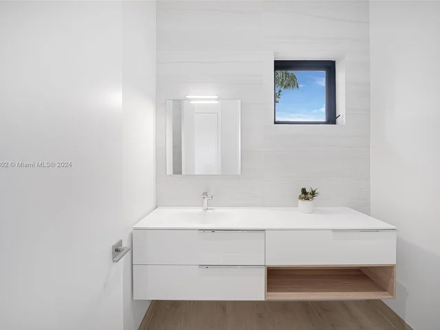 1635 Diplomat Pkwy, Hollywood FL 33019