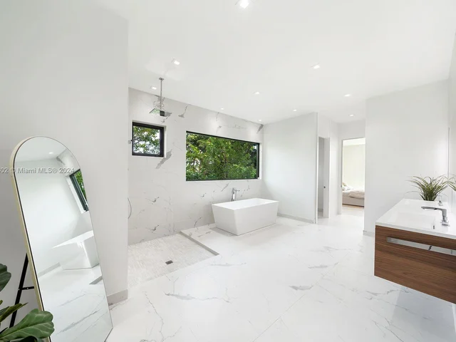 1635 Diplomat Pkwy, Hollywood FL 33019