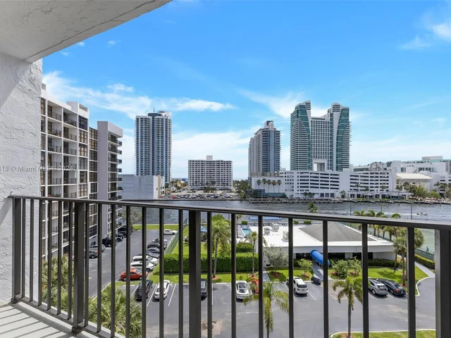 600 Parkview Dr # 726, Hallandale Beach FL 33009