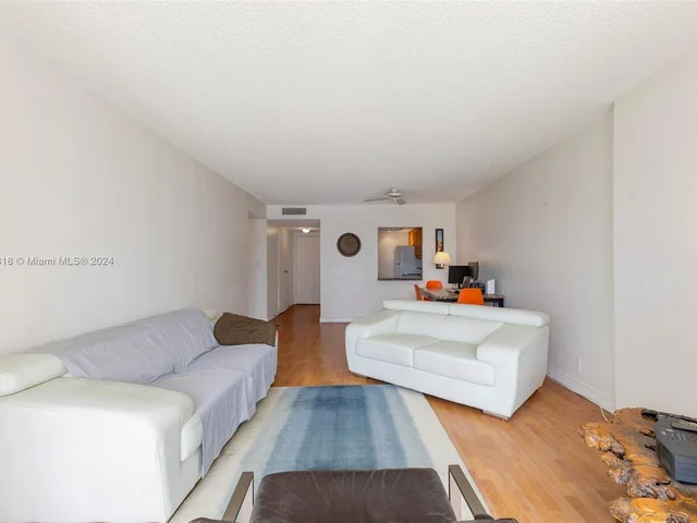 600 Parkview Dr # 726, Hallandale Beach FL 33009